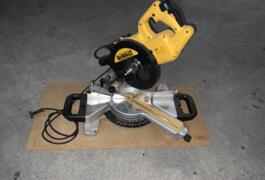 Location outil Scie à onglet Électrique Dewalt près de Boulogne-Billancourt