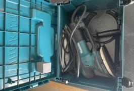 Location outil Ponceuse Électrique Makita près de Villeurbanne