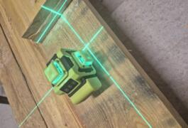 Location outil Niveau laser près de Château-Guibert