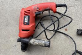 Location outil Perceuse Électrique Black et decker près de Cesson-Sévigné