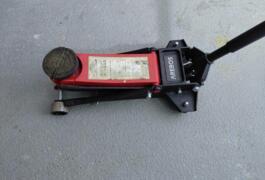 Location outil Cric Hydraulique Divers près de Arbent