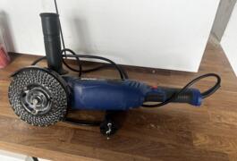 Location outil Meuleuse Électrique près de Roost-Warendin