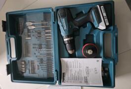 Location outil Perceuse Sans-fil Makita près de Châtillon-Saint-Jean