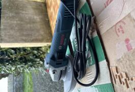 Location outil Meuleuse Électrique Bosch près de Val d'Erdre-Auxence