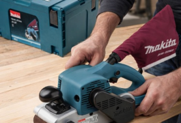 Location outil Ponceuse à bande électrique Makita près de Clarac
