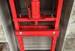 Location outil Presse hydraulique Hydraulique près de Saint-Sylvestre