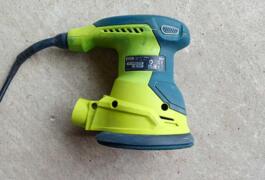 Location outil Ponceuse Électrique Ryobi près de Erbray