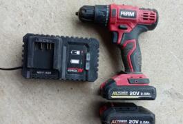 Location outil Perceuse Sans-fil près de Erbray