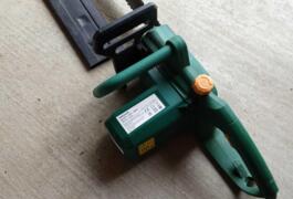 Location outil Tronçonneuse Électrique près de Erbray