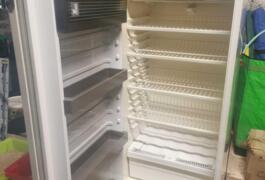 Location outil Armoire réfrigérée Électrique près de Le Louverot