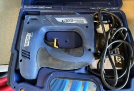 Location outil Cloueur Électrique près de Pey