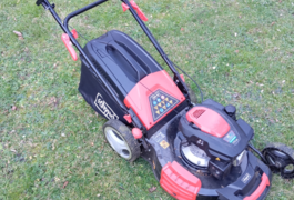 Location outil Tondeuse Thermique Sterwins près de Saint-Martin-du-Manoir