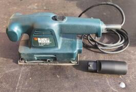 Location outil Ponceuse vibrante Électrique Black et decker près de Eauze