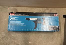 Location outil Visseuse automatique sans fil Makita près de Val-du-Layon