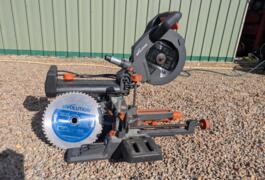 Location outil Scie à onglet Électrique près de Mesnils-sur-Iton