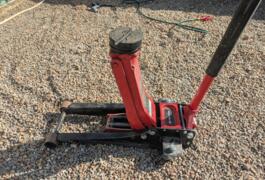 Location outil Cric Hydraulique près de Mesnils-sur-Iton