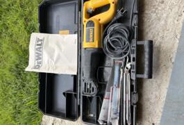 Location outil Scie sabre Électrique Dewalt près de Charny