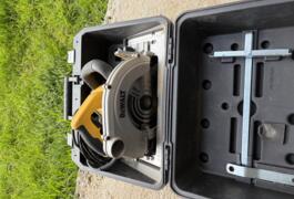 Location outil Scie circulaire Électrique Dewalt près de Charny