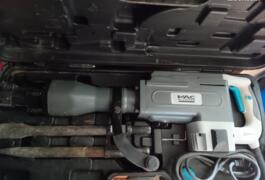 Location outil Marteau piqueur Électrique Mac allister près de La Chapelle-Saint-Rémy