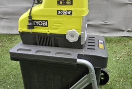 Location outil Broyeur de végetaux Électrique Ryobi près de Saint-Mathieu-de-Tréviers