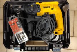 Location outil Burineur perforateur Électrique Dewalt près de Saint-Jean-de-Niost