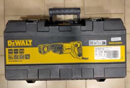 Location outil Scie sabre Électrique Dewalt près de Saint-Jean-de-Niost