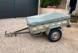 Location outil Remorque Moins de 750kg près de Jonage