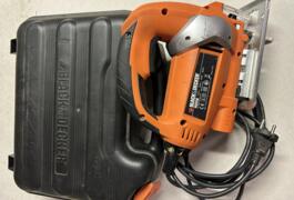 Location outil Scie sauteuse Filaire Black et decker près de Terres-de-Caux