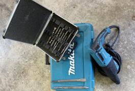 Location outil Burineur perforateur Électrique Makita près de Terres-de-Caux