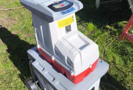 Location outil Broyeur végétaux près de Chanteloup