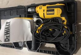 Location outil Perceuse Électrique Dewalt près de Toulon