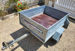 Location outil Remorque Moins de 750kg près de Angoulins