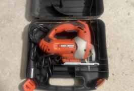 Location outil Scie sauteuse Black et decker près de Champs-sur-Marne