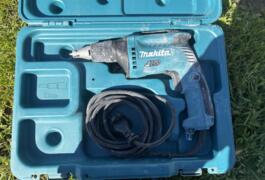 Location outil Perceuse Électrique Makita près de Rives-du-Loir-en-Anjou
