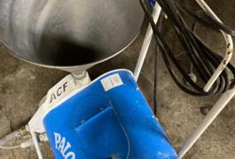 Location outil Machine à enduire jointoyeuse près de Réguiny