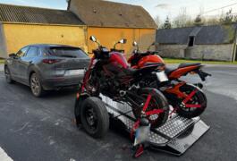 Location outil Remorque porte moto Moins de 750kg près de Grez-en-Bouère