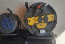 Location outil 🔌 pack enrouleurs électriques 15 m + 25 m – 8 prises – extérieur / chantier près de Saint-Zacharie