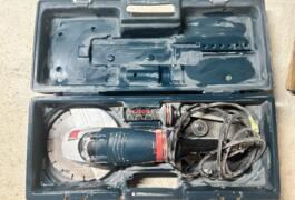 Location outil Meuleuse Électrique Bosch pro près de Saint-Égrève