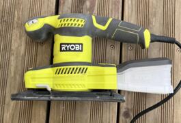 Location outil Ponceuse Électrique Ryobi près de Corbelin
