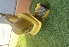 Location outil Brosseuse à gazon près de Toulon