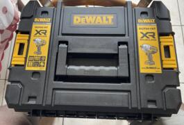 Location outil Visseuse Électrique Dewalt près de Trilport