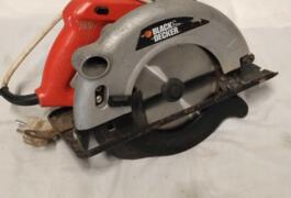 Location outil Scie circulaire Électrique Black et decker près de Beuzevillette