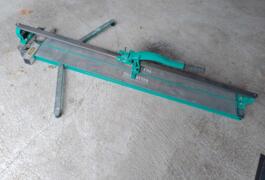 Location outil Coupe carreaux Manuel près de Le Mans