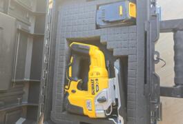 Location outil Scie sauteuse Sans-fil Dewalt près de Hyères