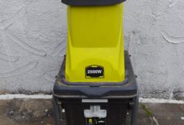 Location outil Broyeur de végetaux Électrique Ryobi près de La Roche-sur-Yon