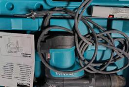 Location outil Burineur perforateur Électrique Makita près de Rainvillers