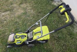 Location outil Tondeuse Électrique Ryobi près de Orgères