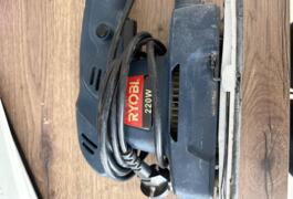 Location outil Ponceuse à bande Électrique Ryobi près de Bordeaux