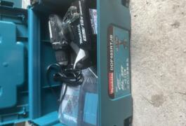 Location outil Perceuse Sans-fil Makita près de Quelaines-Saint-Gault
