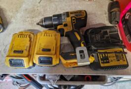 Location outil Perceuse Sans-fil Dewalt près de Saint-Étienne-de-Montluc